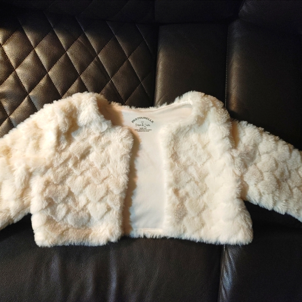 White fur vest size 4t